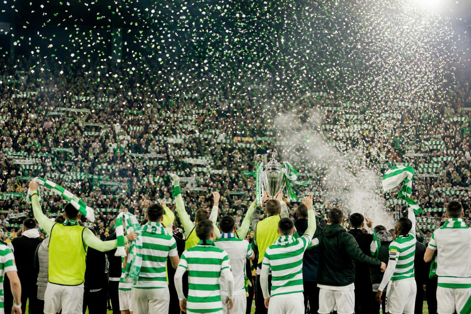 Celtic viert de Schotse bekerwinst na een 3-1-zege tegen Dunfermline
