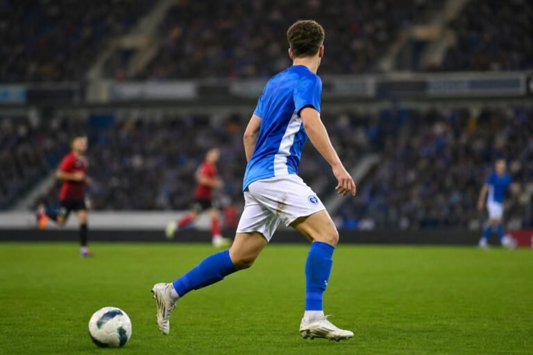 KRC Genk-verdediger in wedstrijdactie in de Cegeka Arena