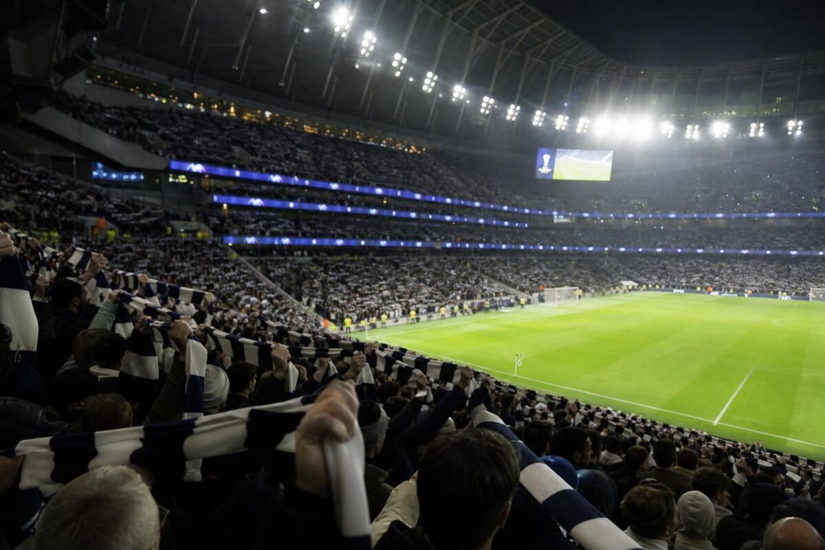 Gespannen sfeer rond een thuiswedstrijd van Tottenham Hotspur in de Premier League