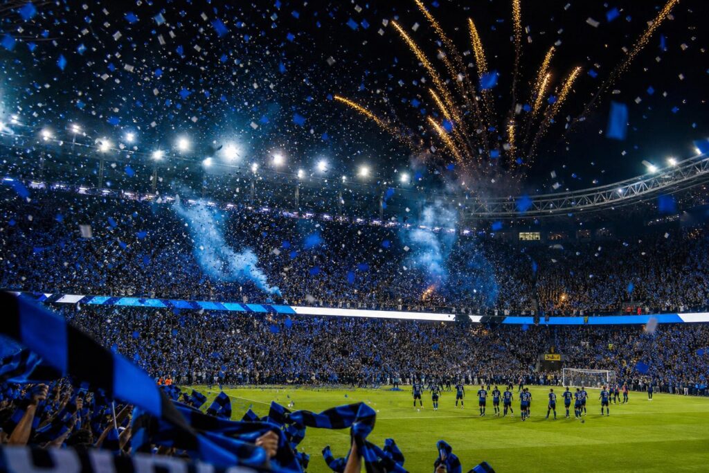 leko-club-brugge-kampioensfeest-slag-om-vlaanderen Feestelijke Club Brugge-sfeer rond de laatste wedstrijd na de landstitel