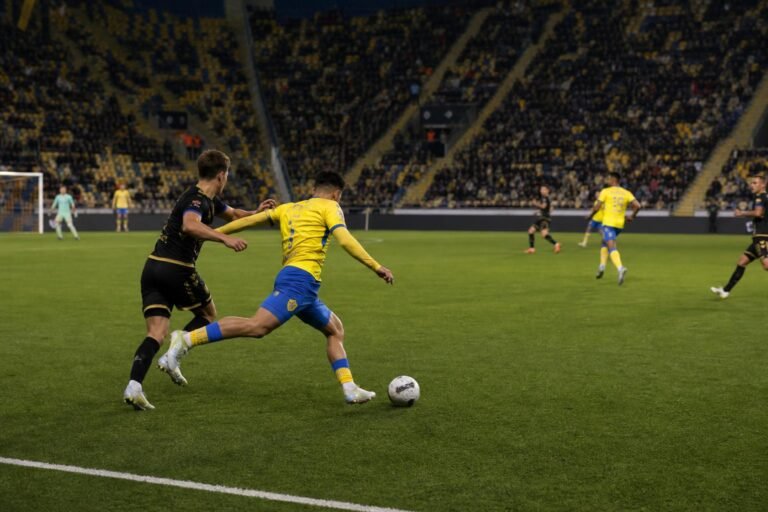 Matchbeeld van STVV tegen KV Mechelen op Stayen zonder herkenbare gezichten