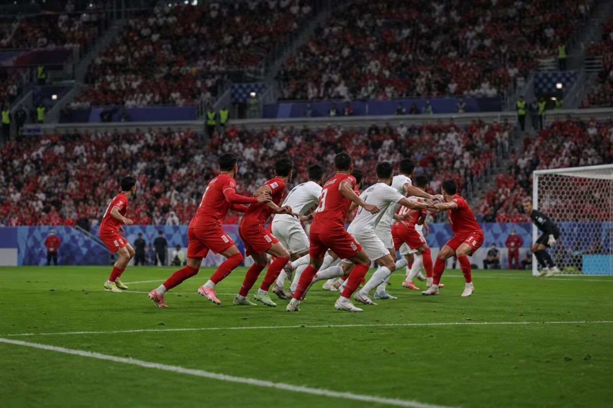 Oostenrijk wint na een moeizame WK-match tegen Jordanië met late beslissende momenten.