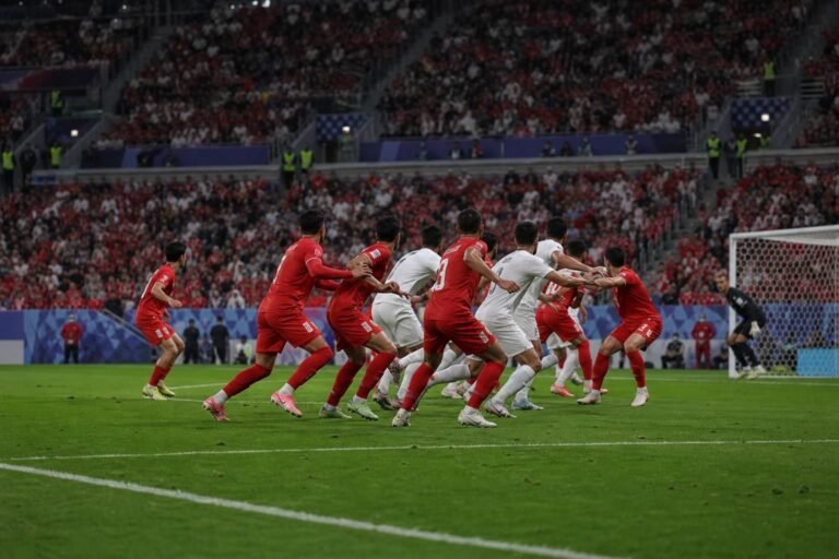 Oostenrijk wint na een moeizame WK-match tegen Jordanië met late beslissende momenten.