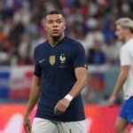 Kylian Mbappรฉ in actie voor Frankrijk tijdens de WK-zege tegen Senegal