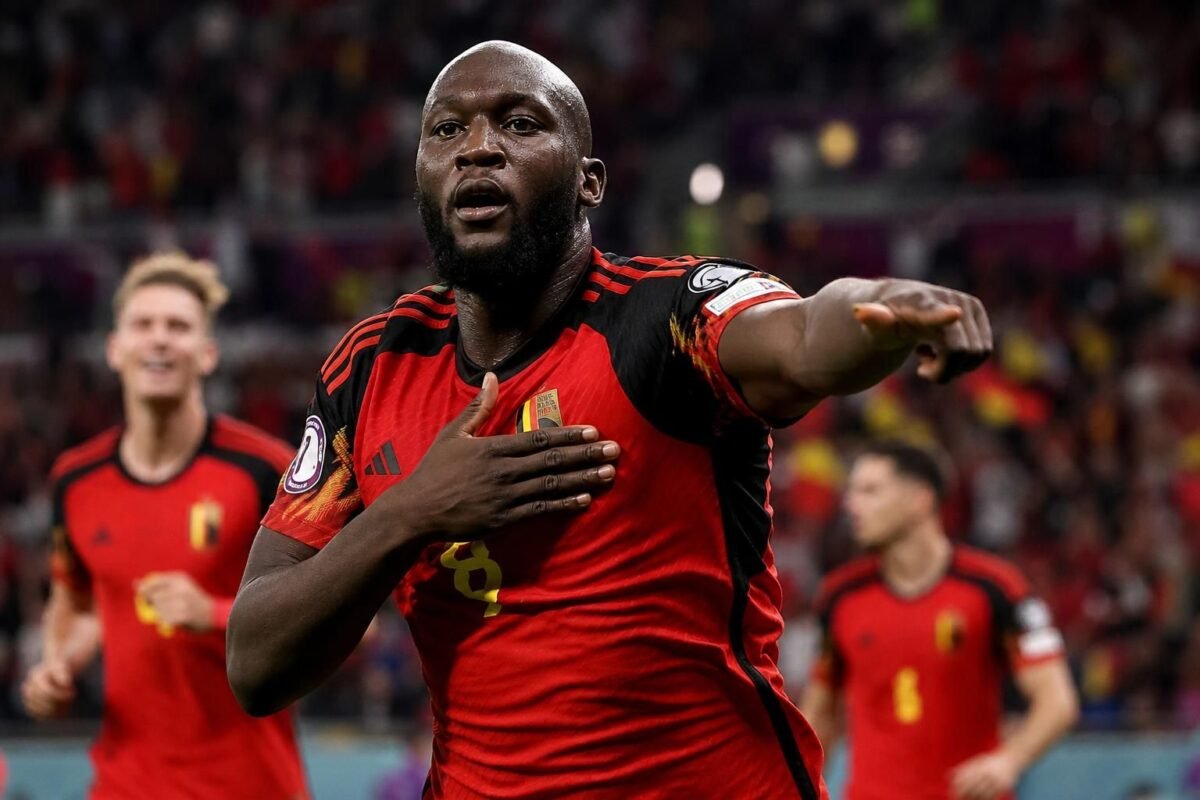 Romelu Lukaku viert een doelpunt voor de Rode Duivels