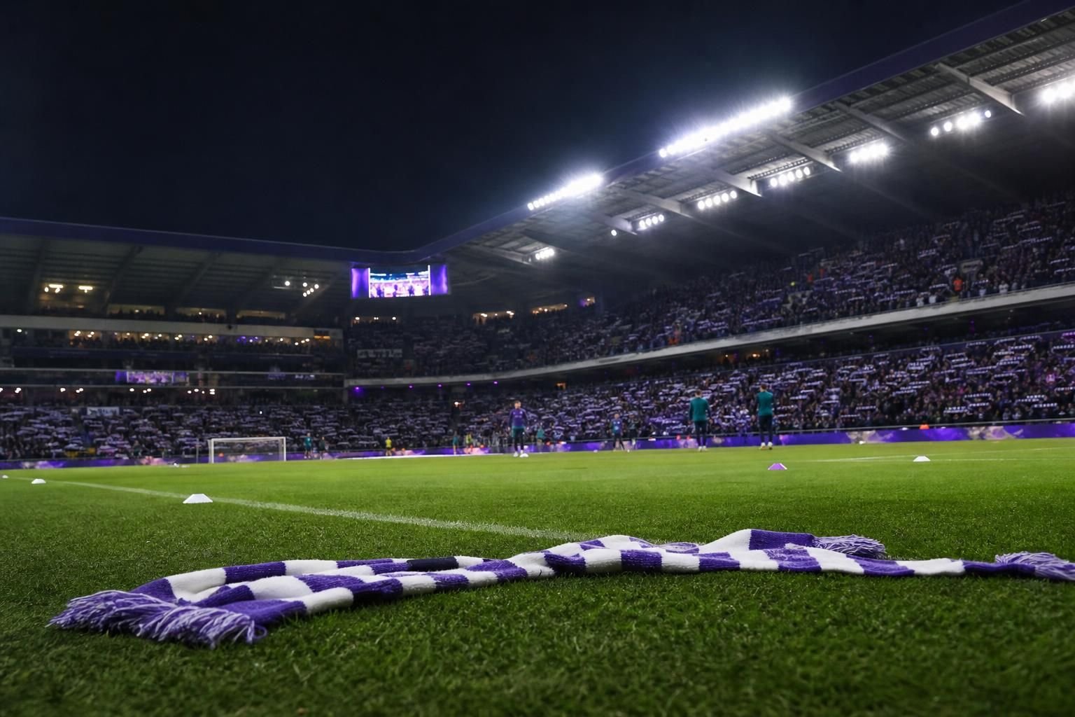 Europese sfeer rond RSC Anderlecht in het Lotto Park richting de voorrondes