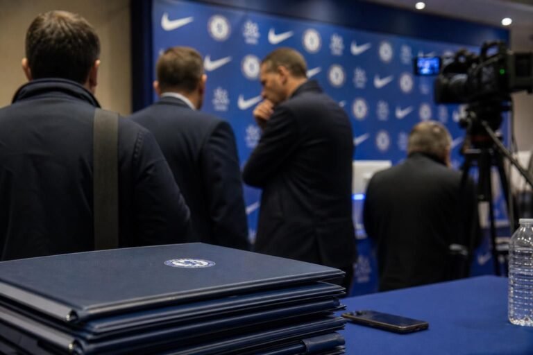 Transfercontext bij Chelsea rond het dossier-Cucurella zonder herkenbare gezichten.