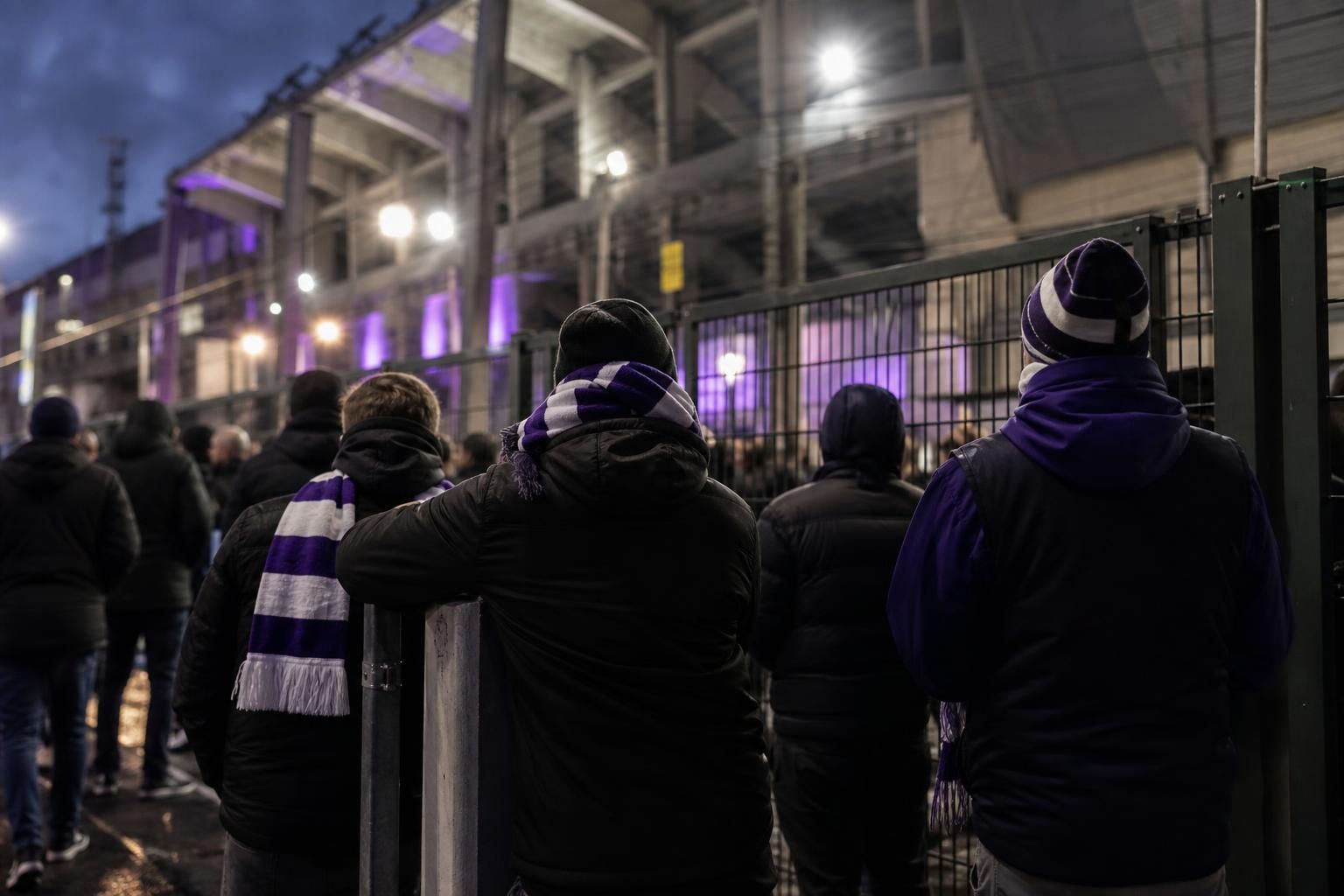 Gespannen supporterssfeer rond het stadion van RSC Anderlecht