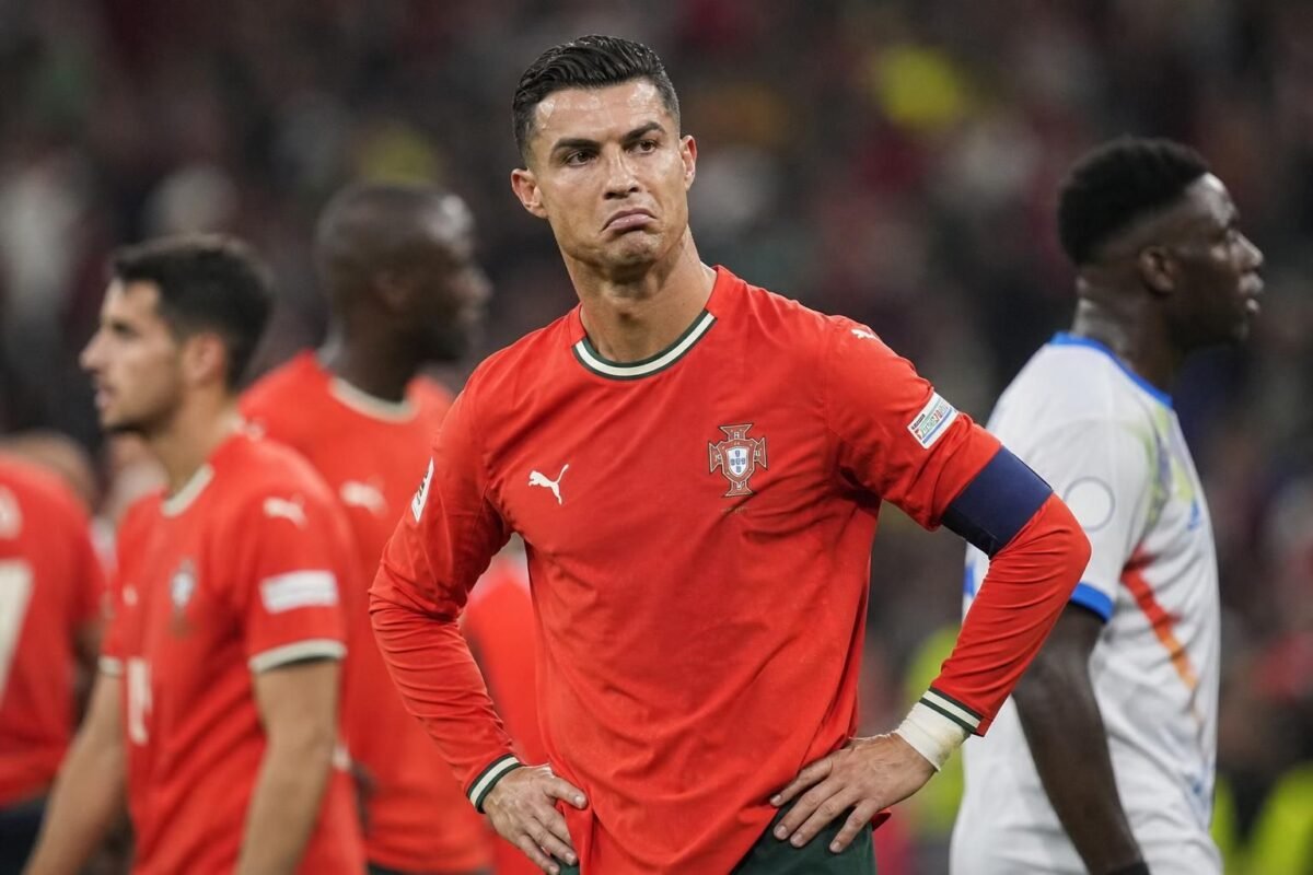 Cristiano Ronaldo in een gespannen wedstrijdmoment bij Portugal