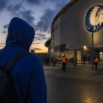Transfercontext rond KAA Gent met stadionomgeving en gespannen voetbalsfeer