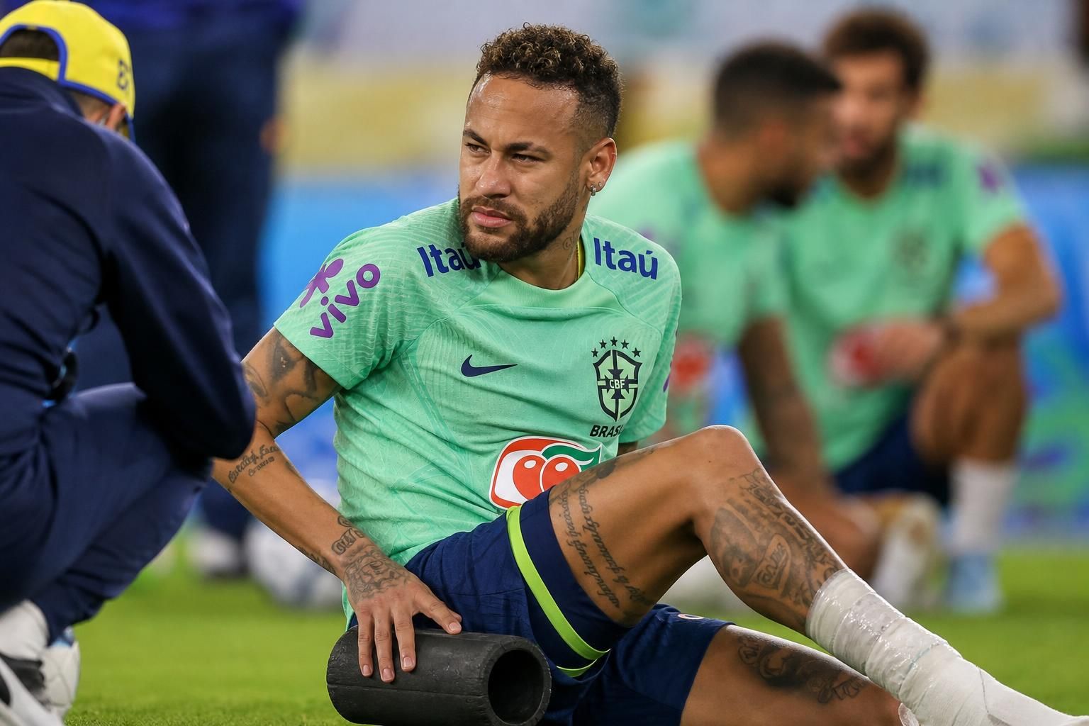 Neymar tijdens een gespannen Braziliaanse trainingscontext op het WK