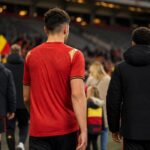 Sfeerbeeld rond de Rode Duivels na een interland met focus op ontspanning en toernooidruk.