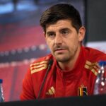 Thibaut Courtois tijdens een persmoment bij de Rode Duivels voor het duel met Iran