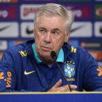 Carlo Ancelotti tijdens een persmoment van Brazilië richting het duel met Schotland