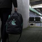 Sfeervolle transfercontext rond Cercle Brugge zonder herkenbare gezichten.