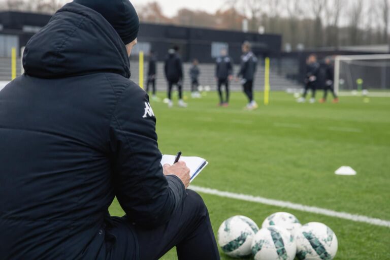 Trainingscontext bij Sporting Charleroi na de uitbreiding van de technische staf