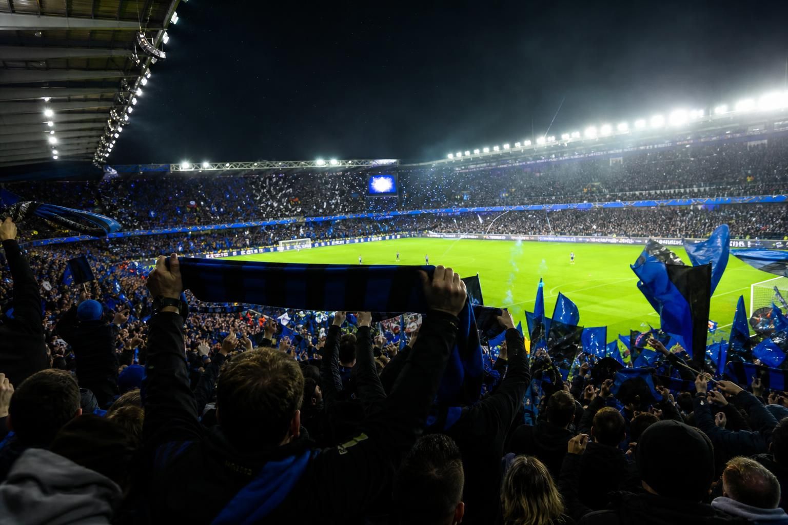Supporters van Club Brugge tijdens een Europese avond in een vol stadion