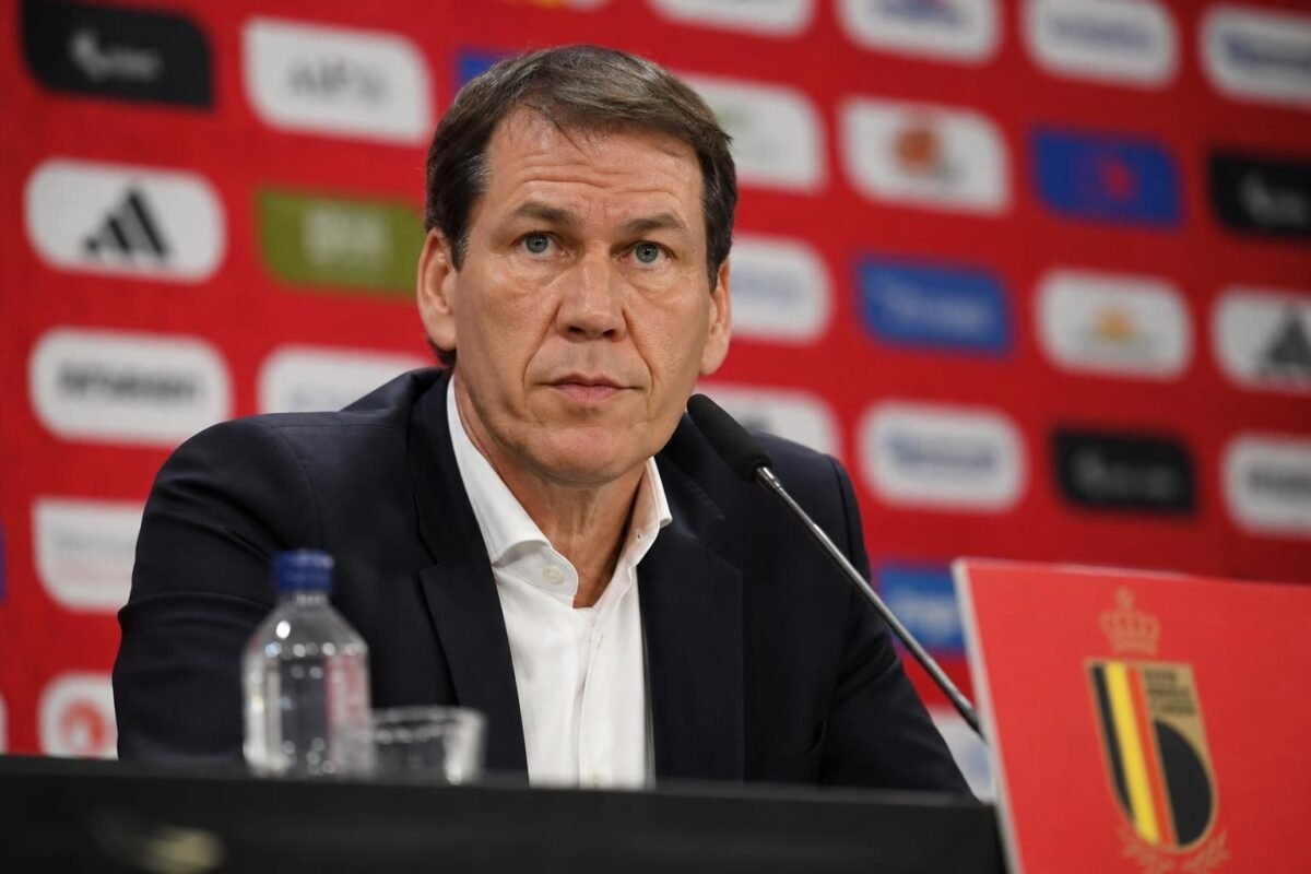 Rudi Garcia in een persmoment rond tactische keuzes bij de Rode Duivels