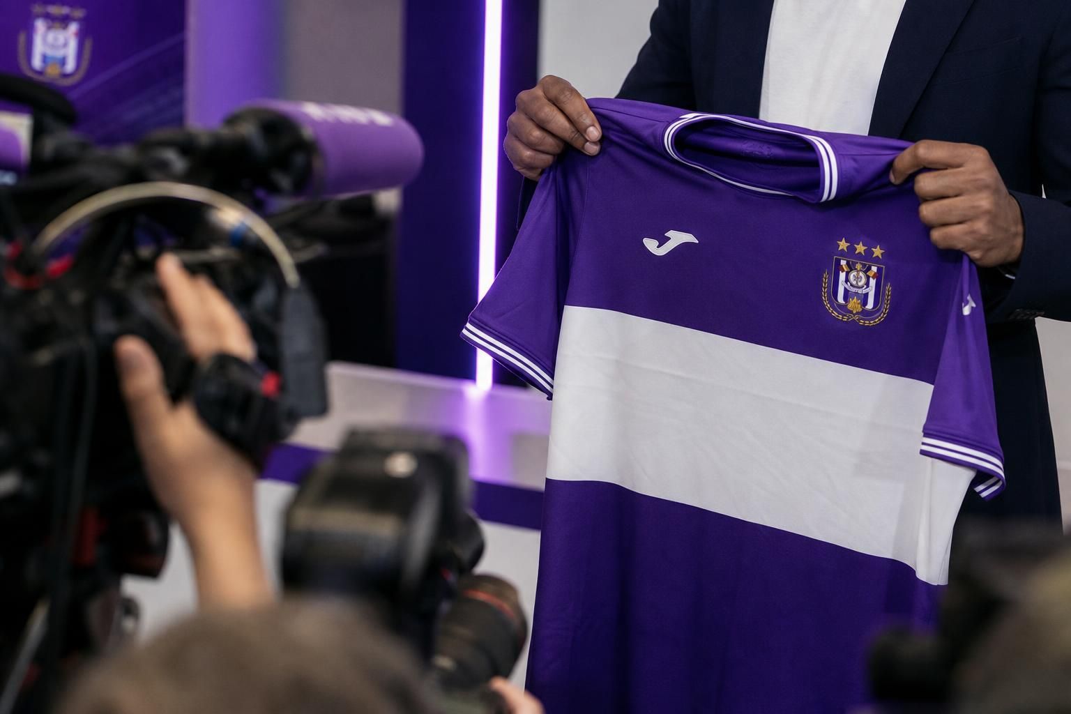 Transfercontext rond RSC Anderlecht en Giulian Biancone in paars-witte sfeer