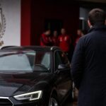 Transfercontext rond Standard Luik met clubomgeving en geen herkenbare gezichten