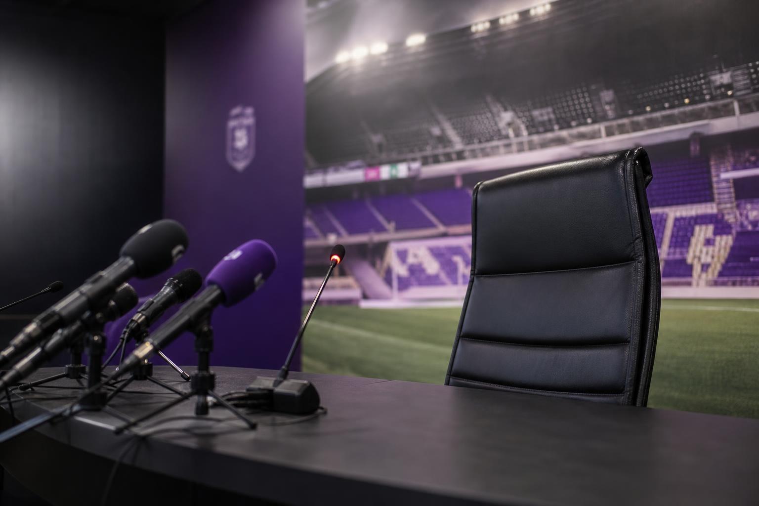 Perscontext bij RSC Anderlecht rond de zoektocht naar een nieuwe hoofdtrainer