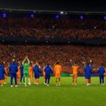 Nederland viert een overtuigende WK-zege tegen Zweden in een vol stadion