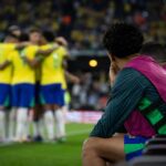 Braziliaanse wedstrijdsfeer met focus op de spitsenstrijd tijdens het WK