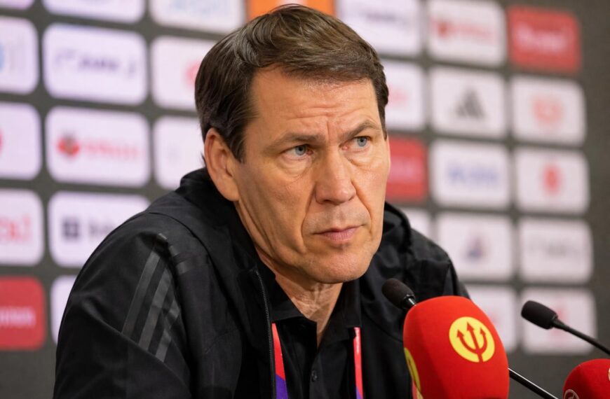 Rudi Garcia tijdens een gespannen persmoment bij de Rode Duivels