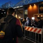Transfercontext rond AS Roma en Chelsea met focus op de doelmannenkwestie zonder herkenbare gezichten.