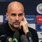 Pep Guardiola tijdens een persmoment bij Manchester City