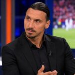 Zlatan Ibrahimovic tijdens een voetbalanalyse in een tv-studio.