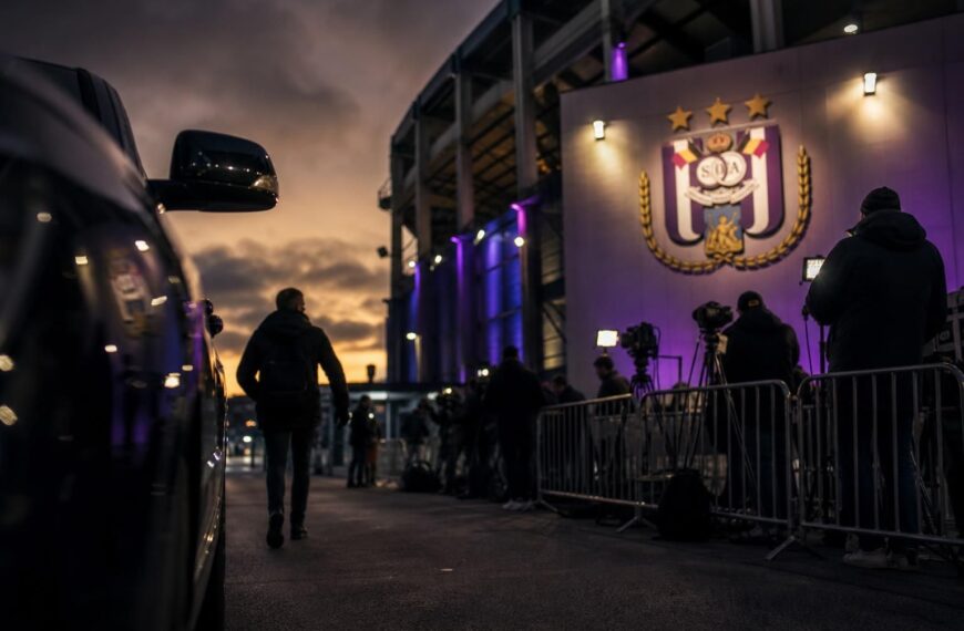 Transfercontext rond RSC Anderlecht bij het stadion zonder herkenbare personen