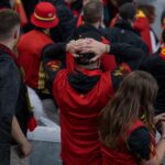 Belgische supporters wachten gespannen op de aftrap van de Rode Duivels tegen Iran