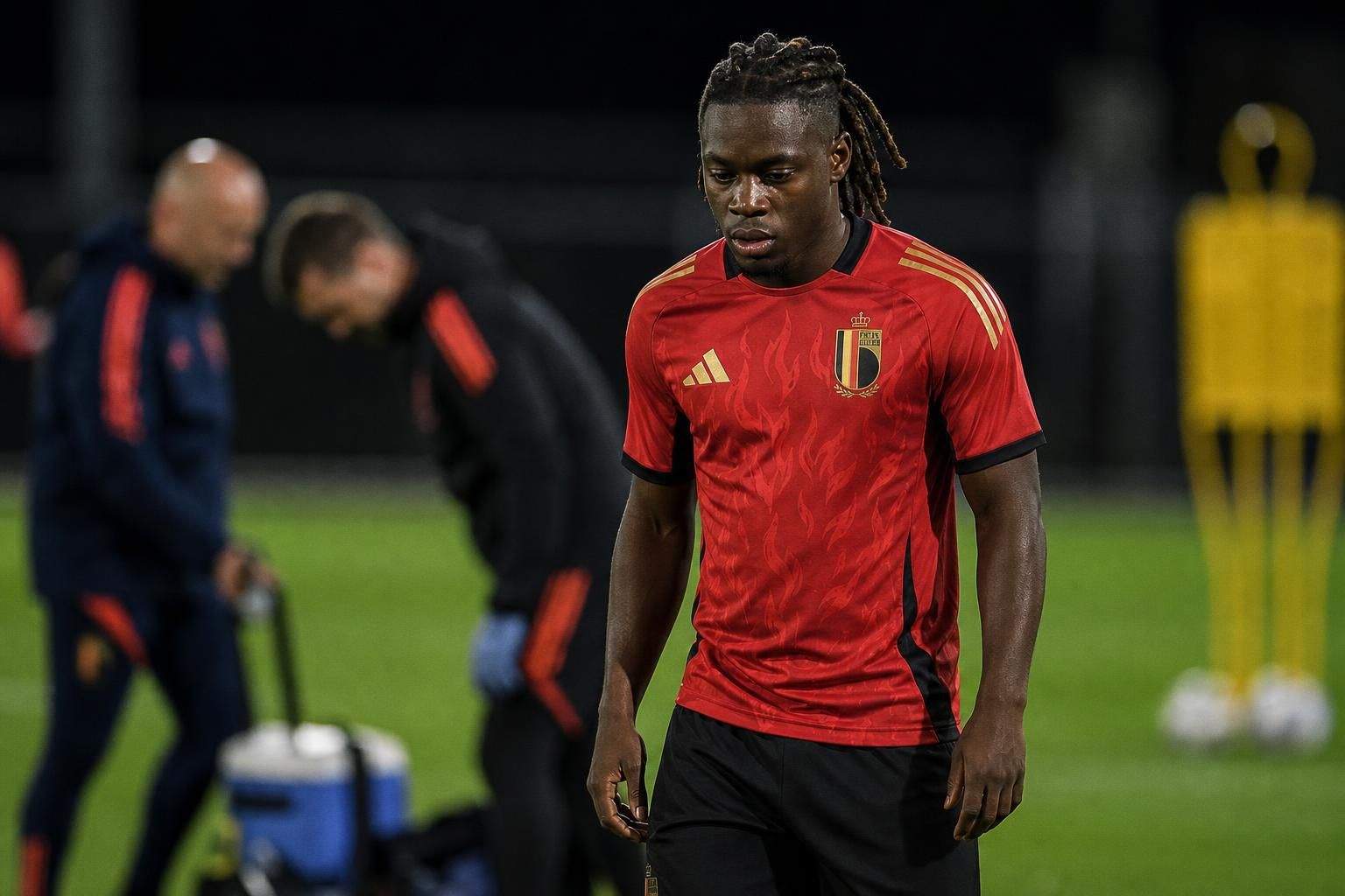 Jérémy Doku tijdens een gespannen trainingsmoment bij de Rode Duivels