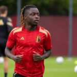 Jérémy Doku in de omgeving van de Rode Duivels tijdens de WK-voorbereiding