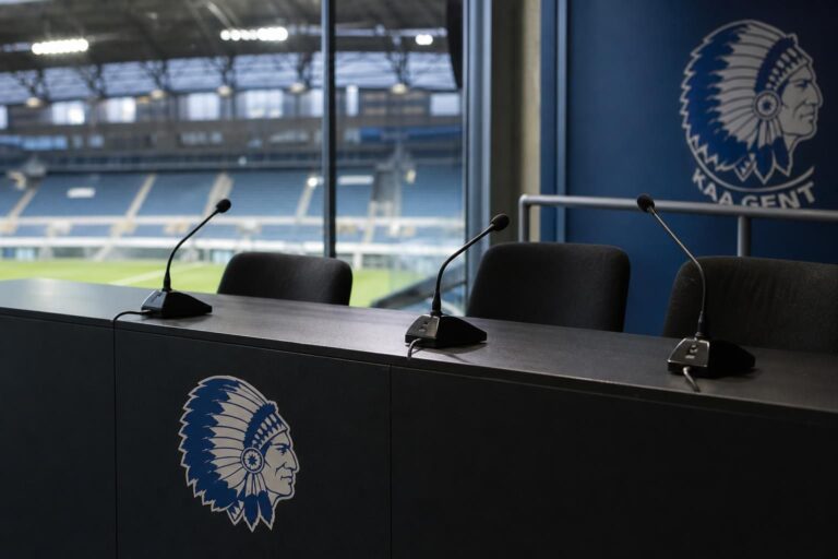Perscontext rond KAA Gent met focus op de technische staf zonder herkenbare personen