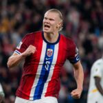 Erling Haaland viert een belangrijk WK-doelpunt voor Noorwegen tegen Senegal