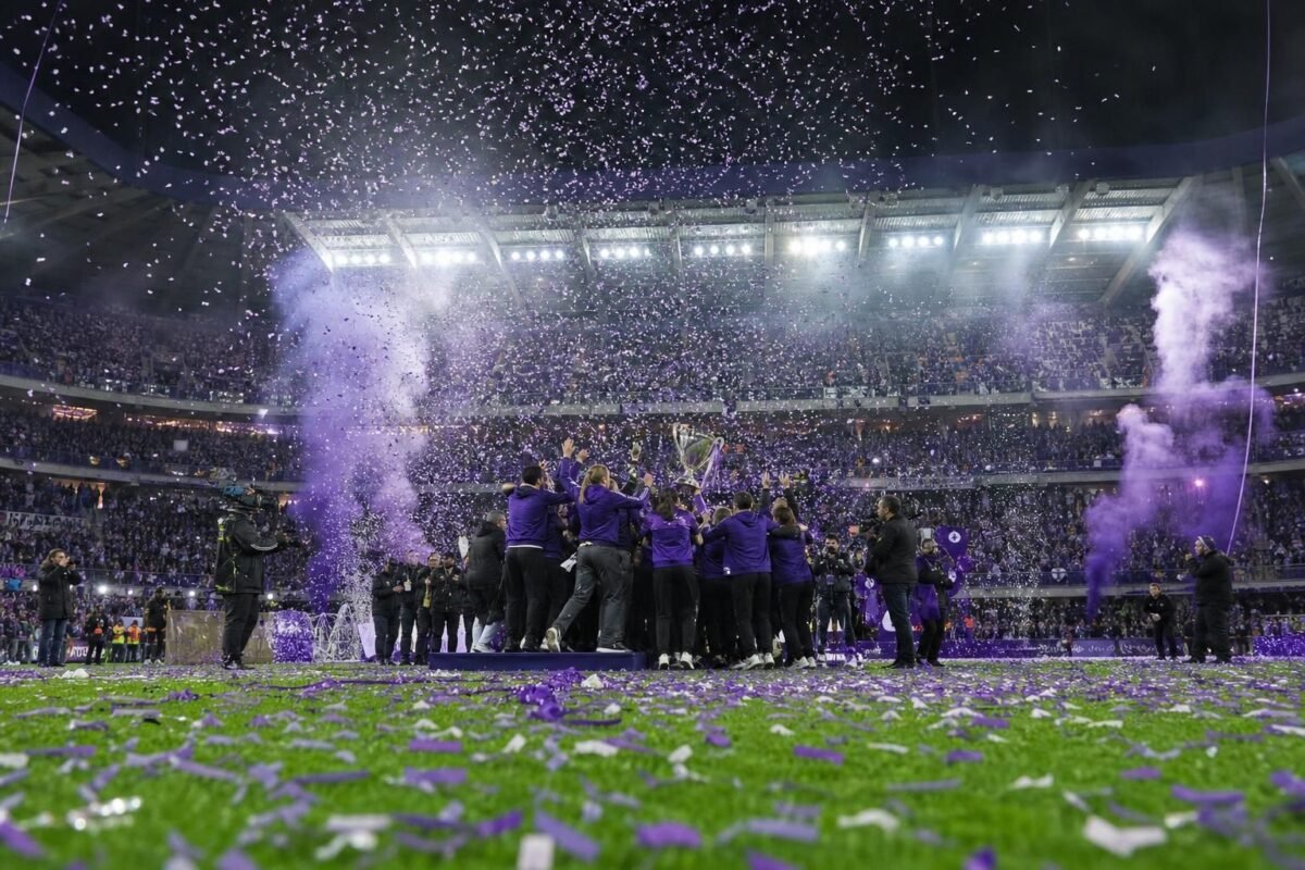 Paars-witte bekeratmosfeer rond RSCA Women na de zege tegen Zulte Waregem