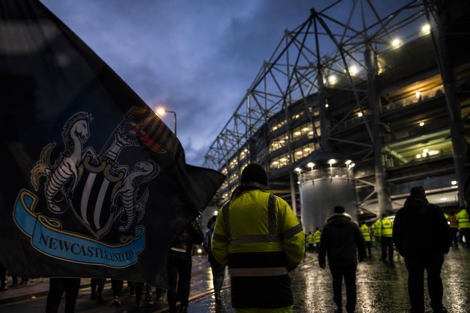 Transferachtige stadionomgeving rond Newcastle United zonder herkenbare gezichten