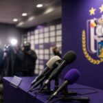 Persmoment rond RSC Anderlecht in het Lotto Park zonder herkenbare gezichten
