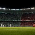 Spannende stadionsfeer rond een beslissende groepswedstrijd tussen Algerije en Oostenrijk
