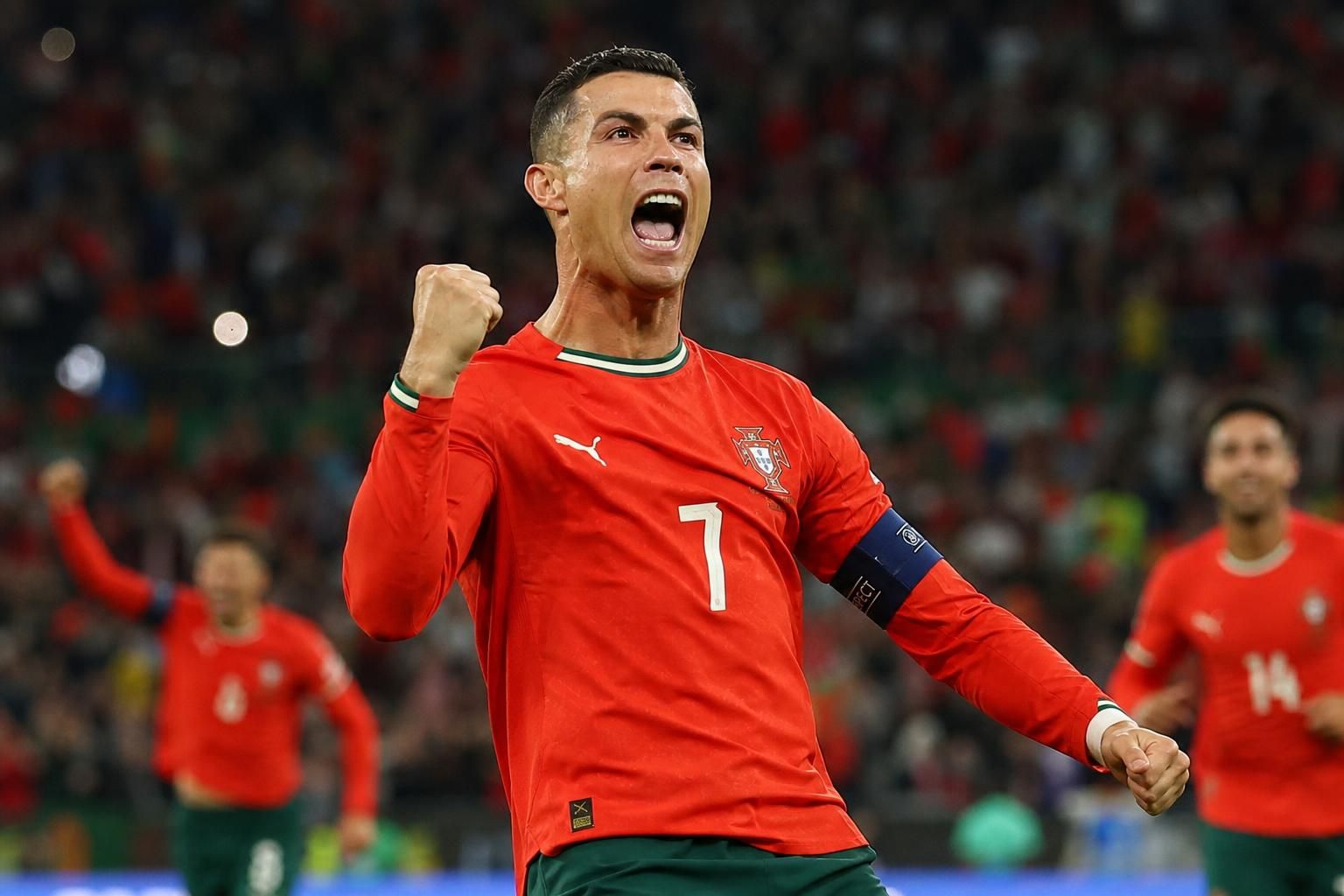 Cristiano Ronaldo viert een doelpunt voor Portugal op het WK