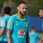 Neymar op training bij Brazilië in aanloop naar het duel met Schotland