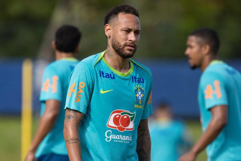 Neymar op training bij Brazilië in aanloop naar het duel met Schotland