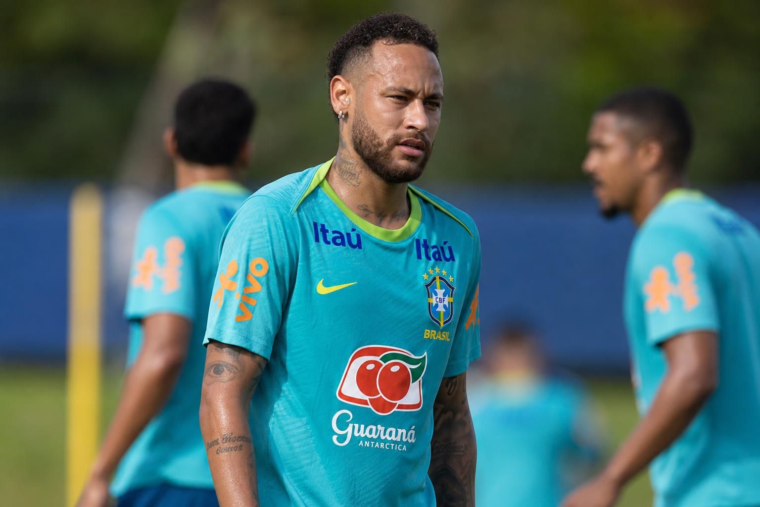 Neymar op training bij Brazilië in aanloop naar het duel met Schotland