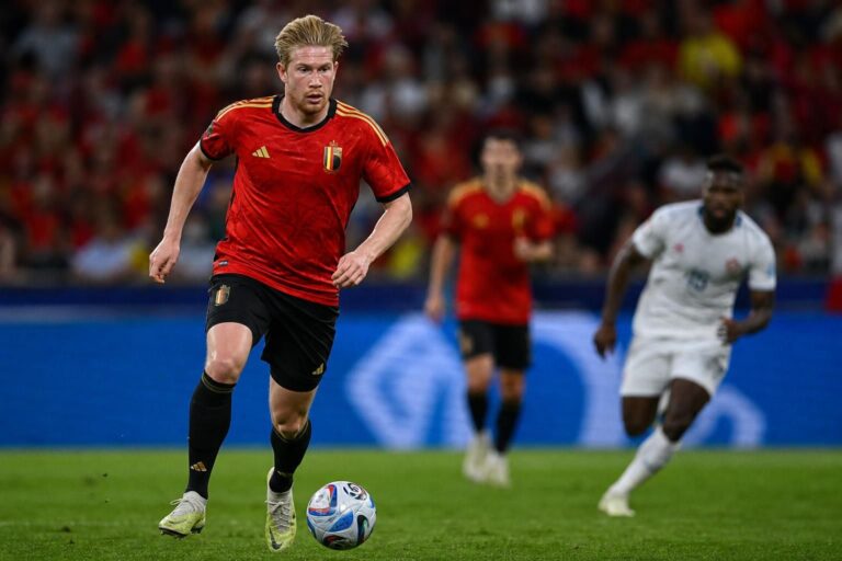 Kevin De Bruyne in een gespannen wedstrijdcontext bij de Rode Duivels.