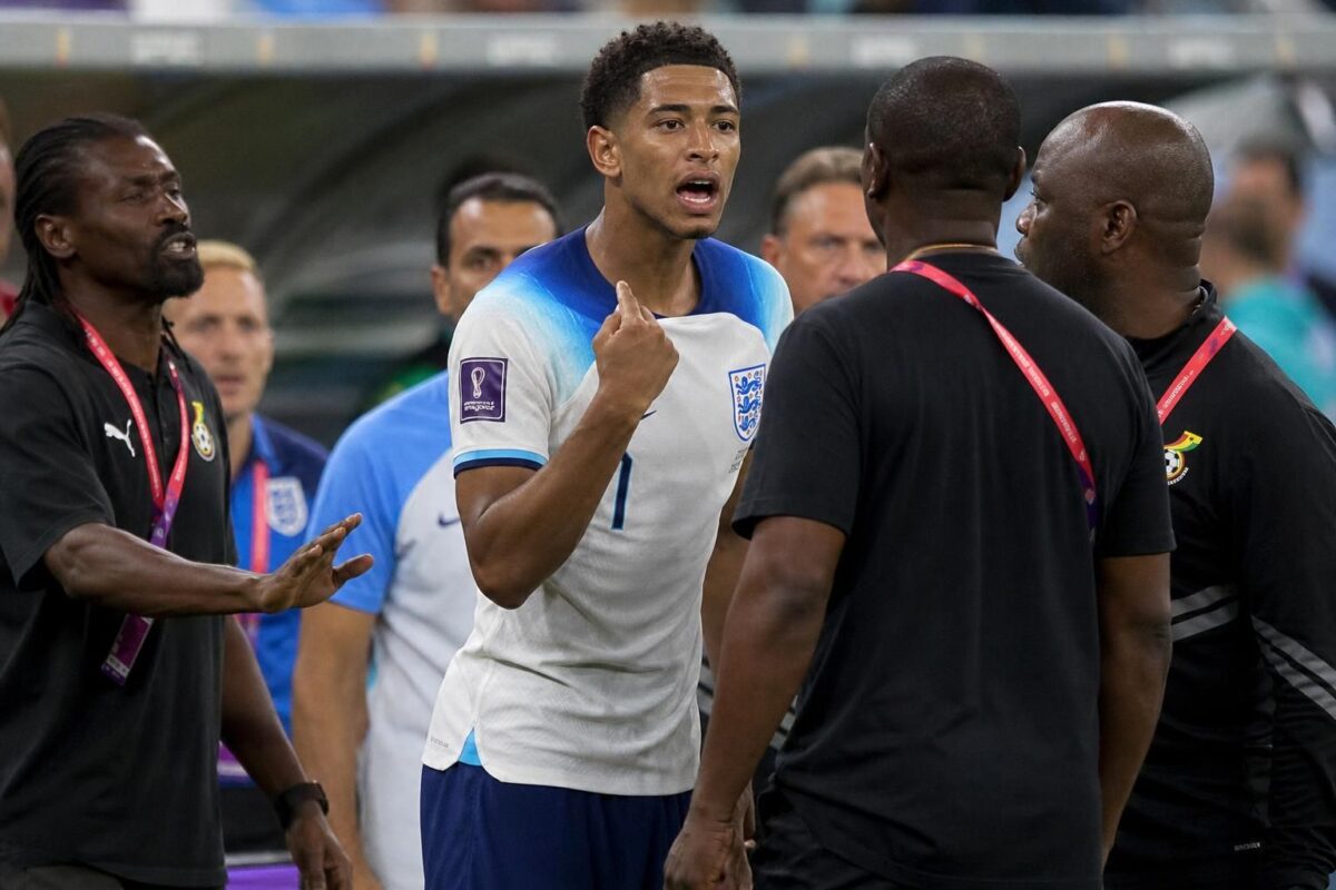 Jude Bellingham in een gespannen wedstrijdcontext tijdens Engeland-Ghana