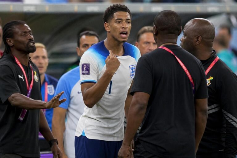 Jude Bellingham in een gespannen wedstrijdcontext tijdens Engeland-Ghana