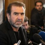 Eric Cantona tijdens een persmoment rond voetbal en zijn documentaire