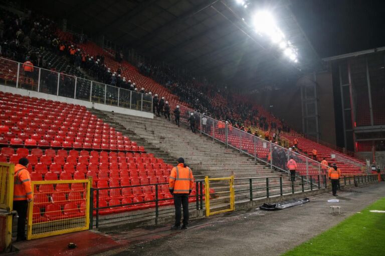 Gespannen tribunesfeer rond Standard en Charleroi na rellen op Sclessin